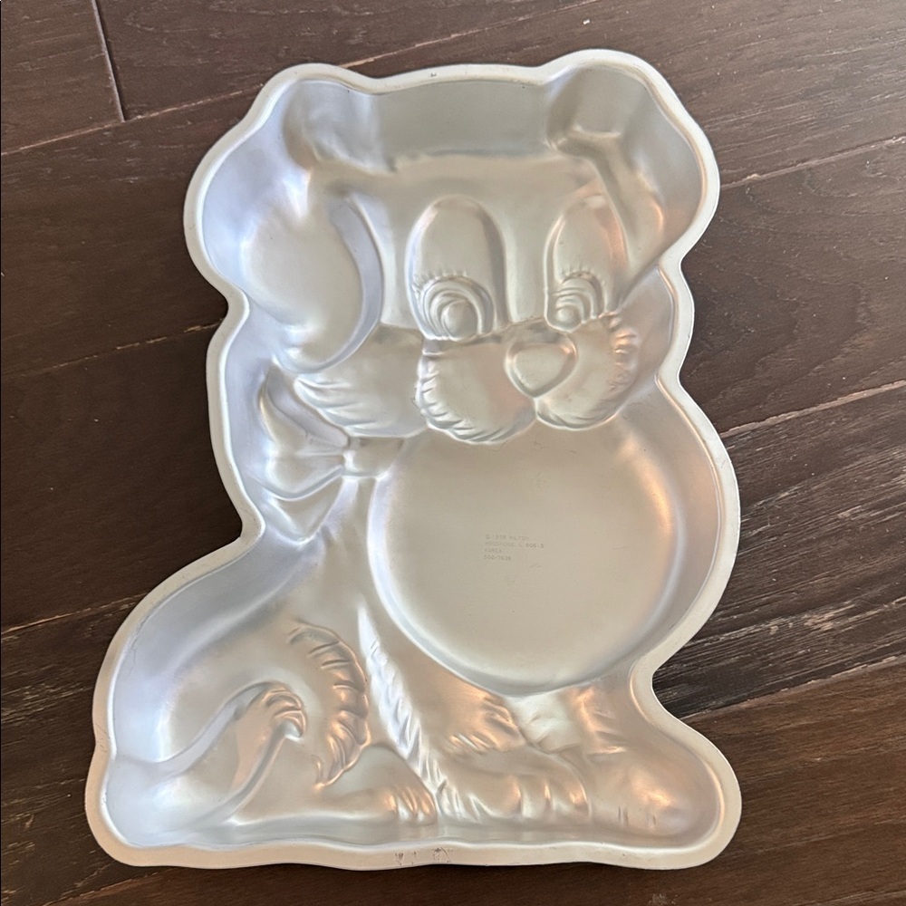 Wilton Silver Dog Cake Pan - Picture 3 of 5